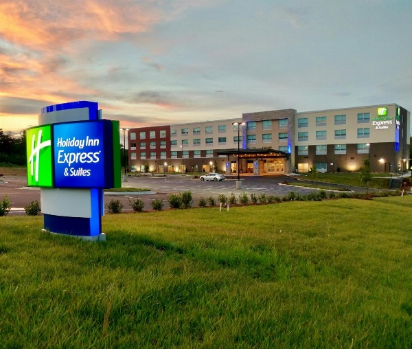 Holiday Inn Express & Suites Raleigh Airport - Brier Creek image 1
