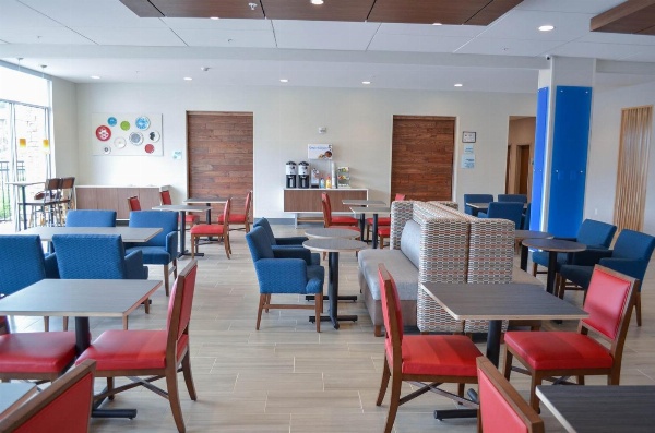 Holiday Inn Express & Suites Raleigh Airport - Brier Creek image 2