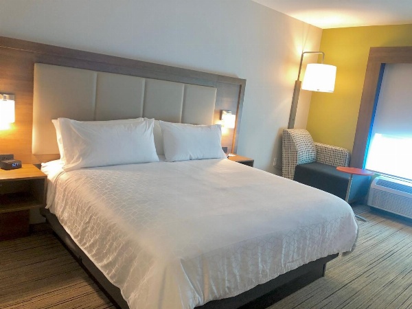 Holiday Inn Express & Suites Raleigh Airport - Brier Creek image 6