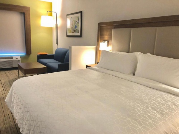 Holiday Inn Express & Suites Raleigh Airport - Brier Creek image 9